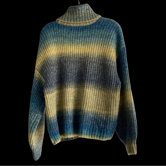 Old Navy Turtleneck L NWOT - Picture 2 of 6